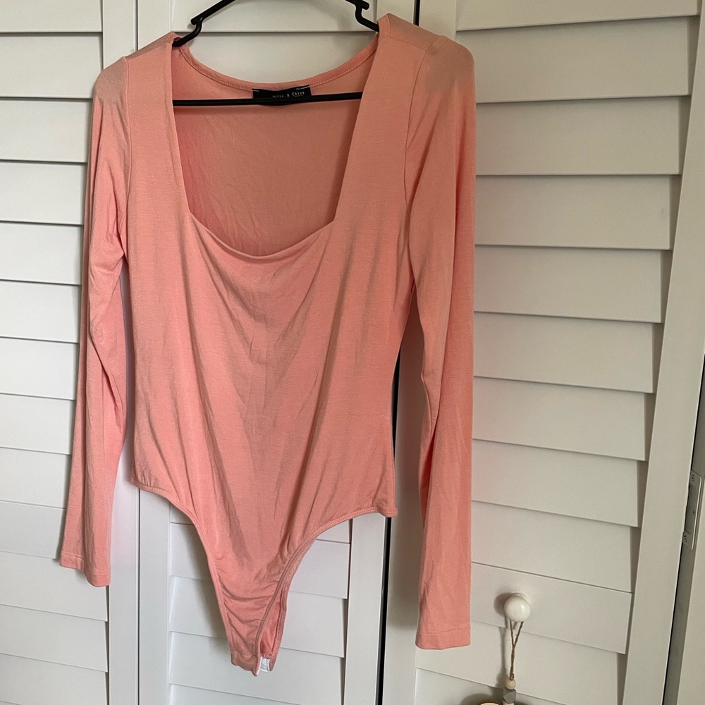Beautiful beautiful Ollie & Chloe By Jolie  Bodysuit Size M long  Sleeve🤩🌷